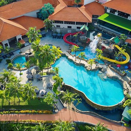 Hotel Doubletree By Hilton Damai Laut Lumut Esterno foto