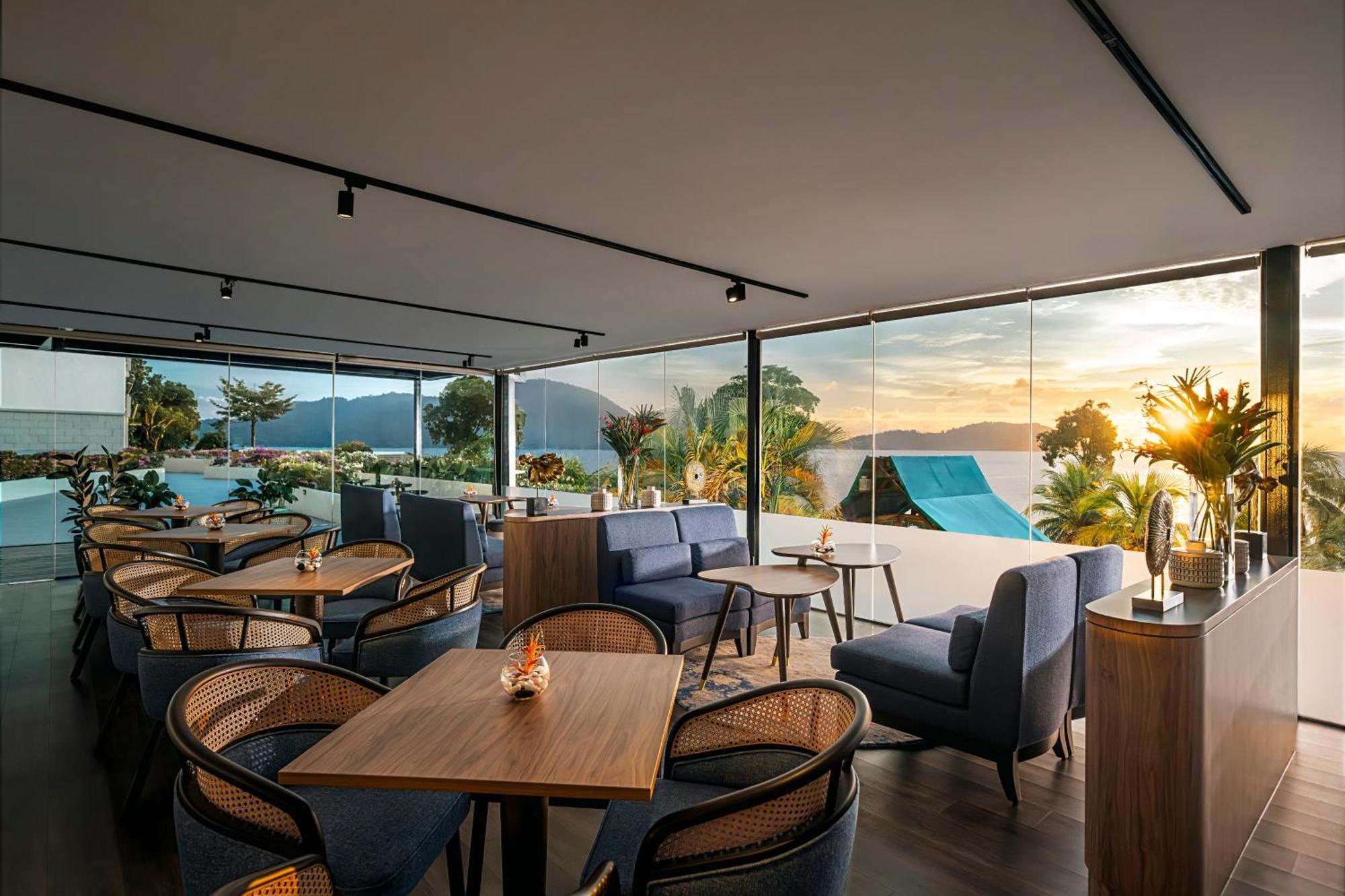 Hotel Doubletree By Hilton Damai Laut Lumut Esterno foto