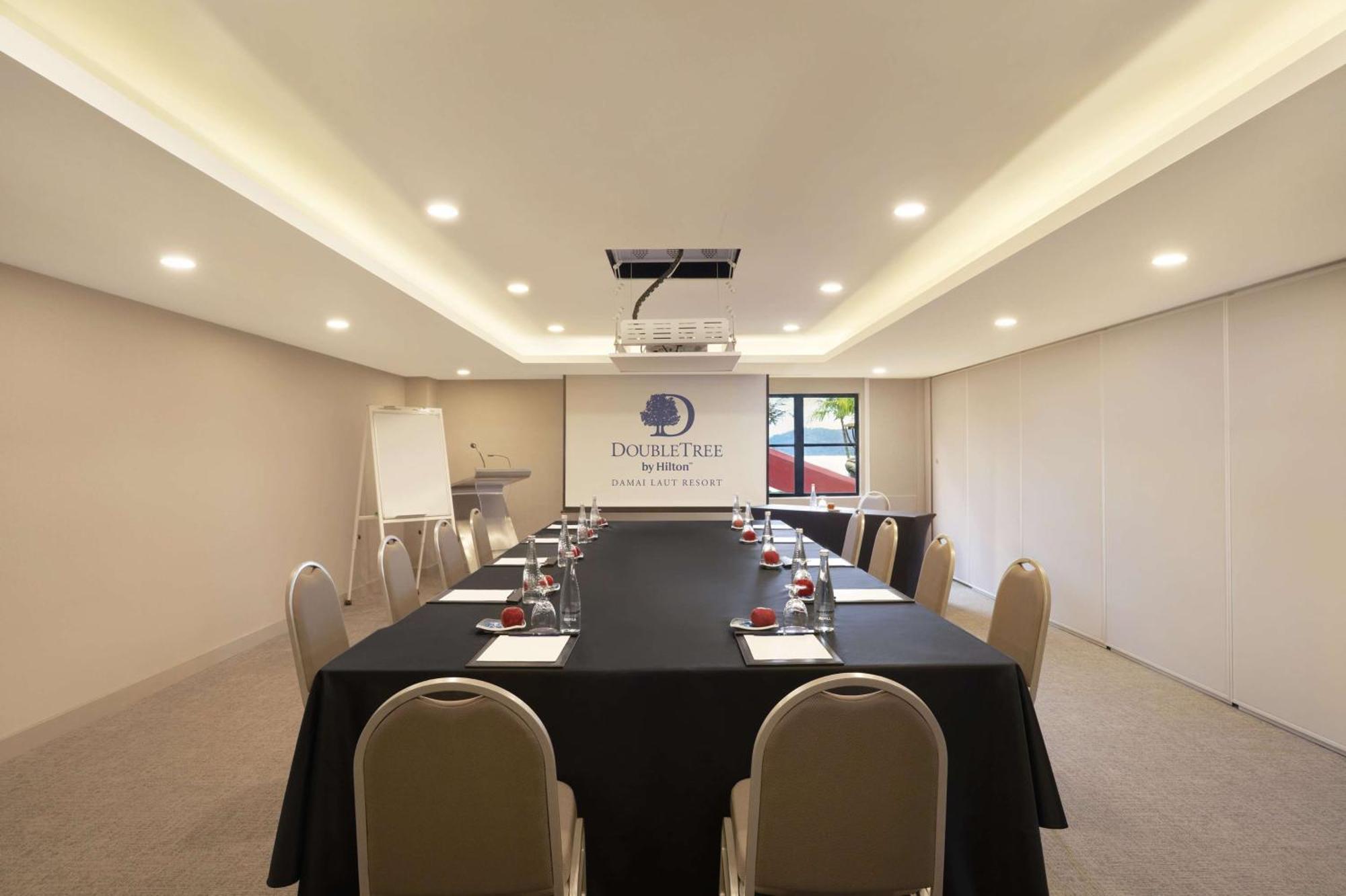 Hotel Doubletree By Hilton Damai Laut Lumut Esterno foto