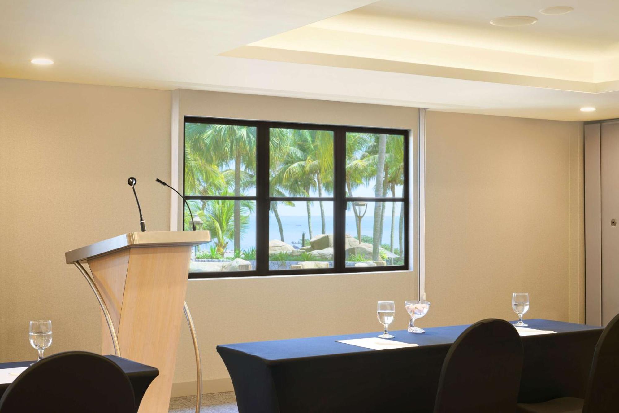 Hotel Doubletree By Hilton Damai Laut Lumut Esterno foto