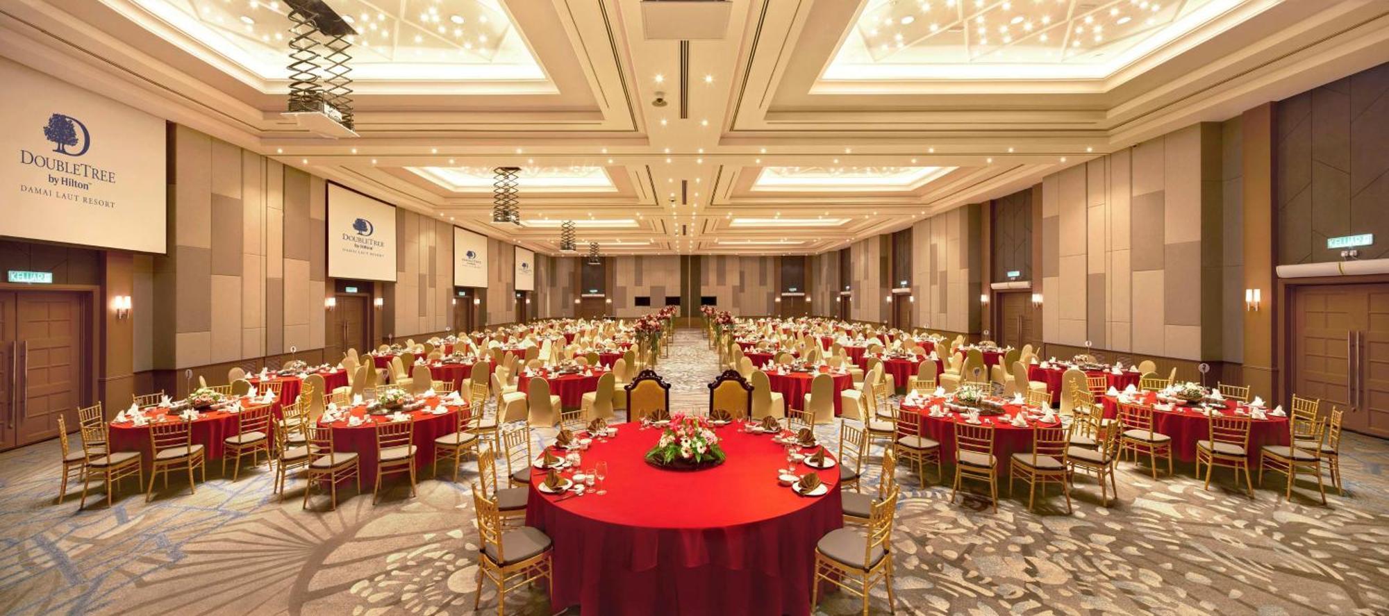 Hotel Doubletree By Hilton Damai Laut Lumut Esterno foto