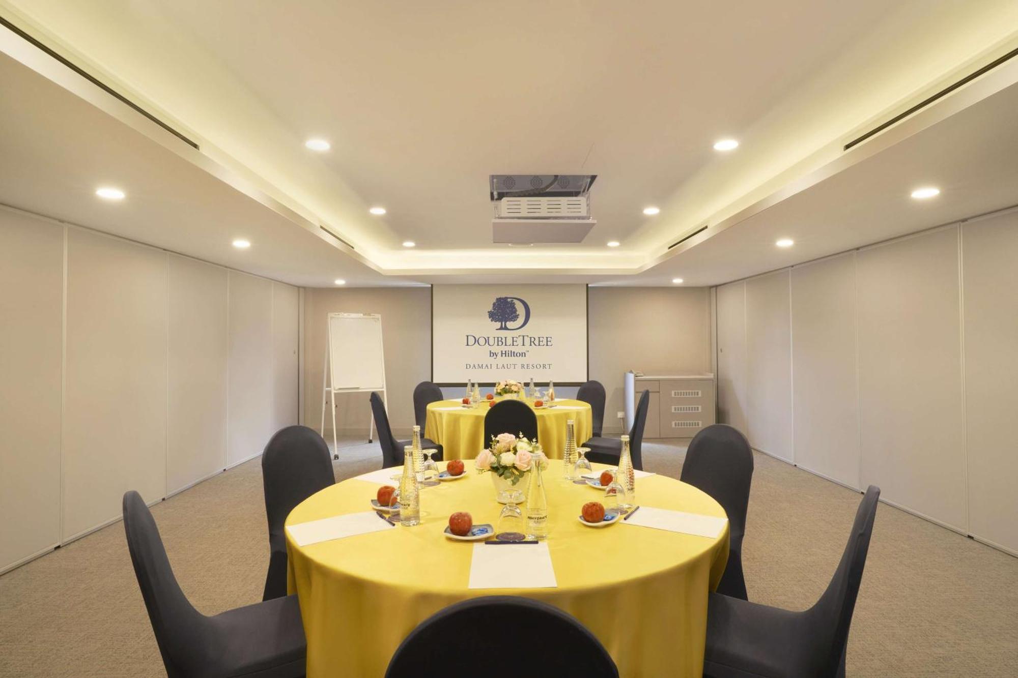 Hotel Doubletree By Hilton Damai Laut Lumut Esterno foto