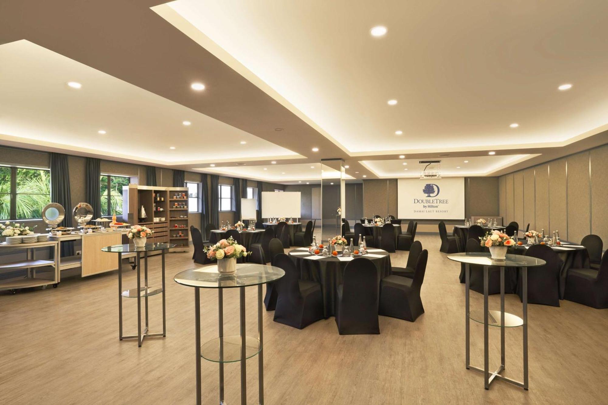 Hotel Doubletree By Hilton Damai Laut Lumut Esterno foto