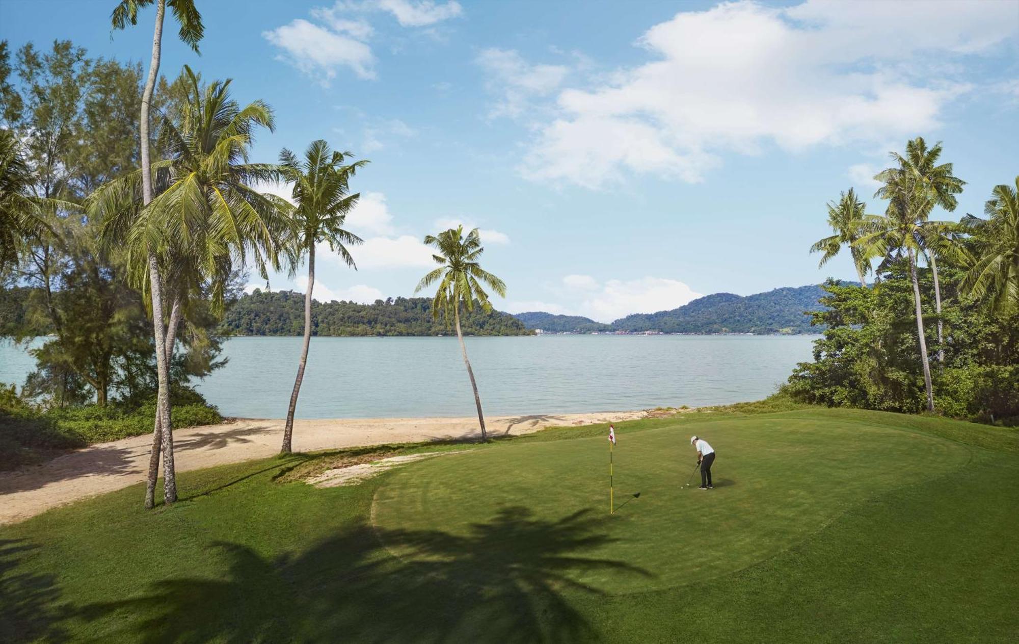 Hotel Doubletree By Hilton Damai Laut Lumut Esterno foto