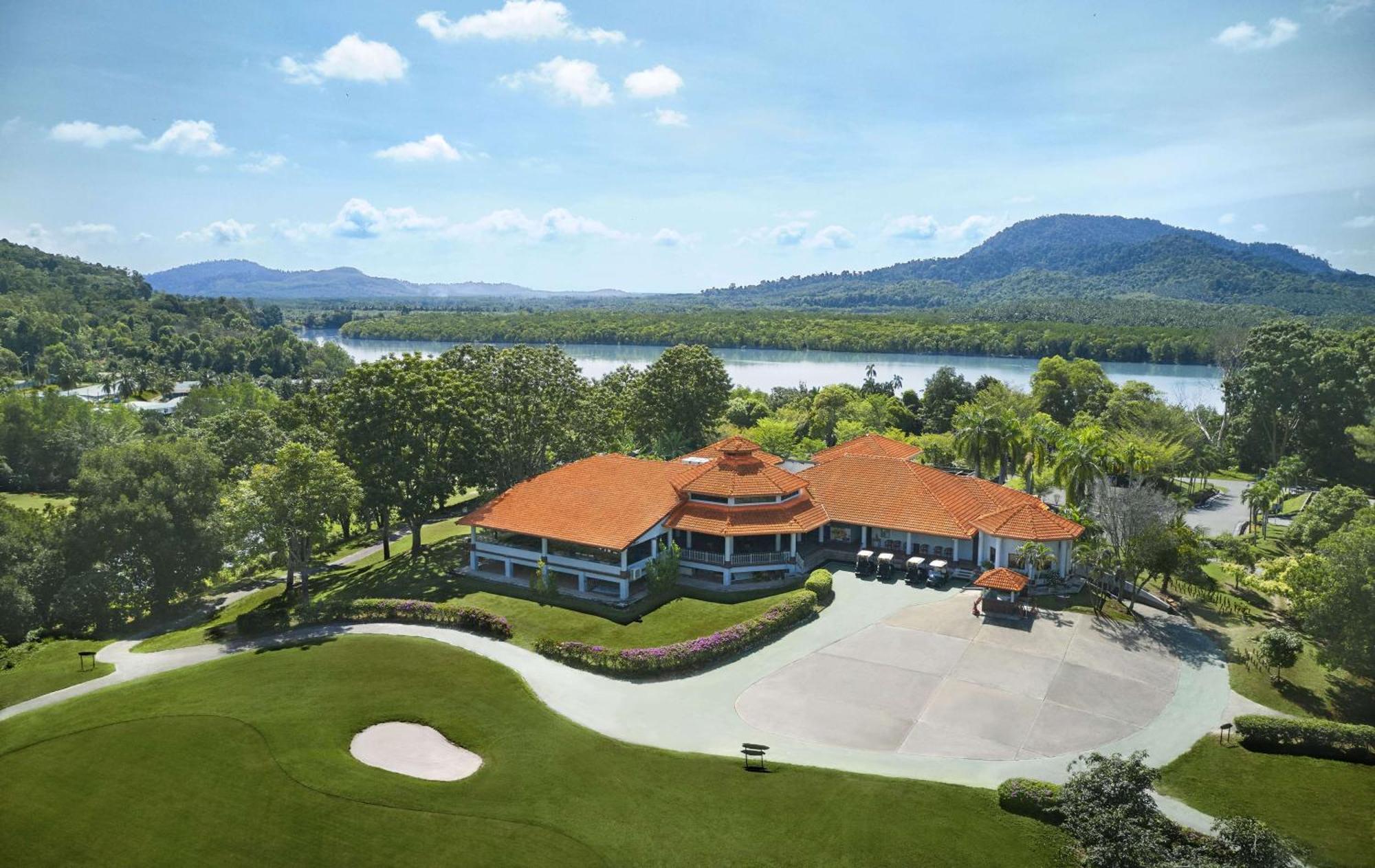 Hotel Doubletree By Hilton Damai Laut Lumut Esterno foto