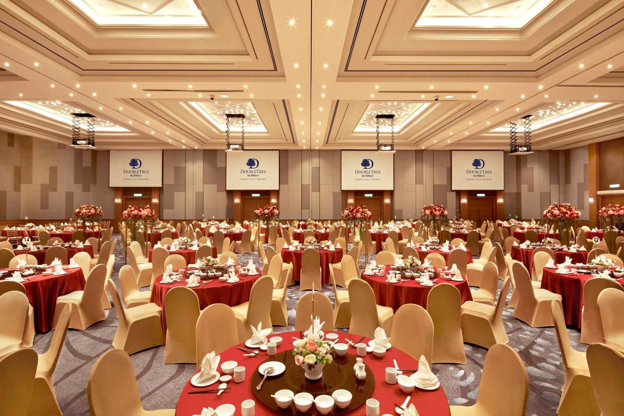 Hotel Doubletree By Hilton Damai Laut Lumut Esterno foto