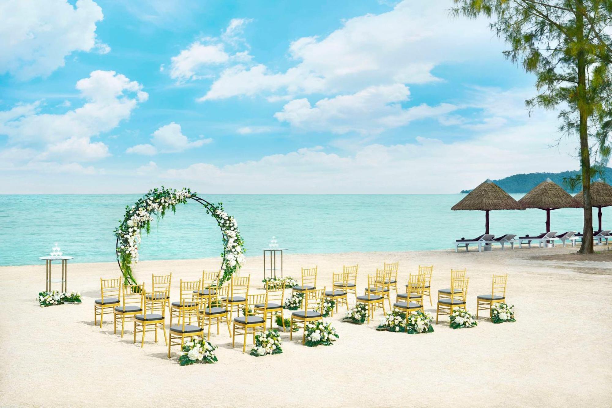 Hotel Doubletree By Hilton Damai Laut Lumut Esterno foto