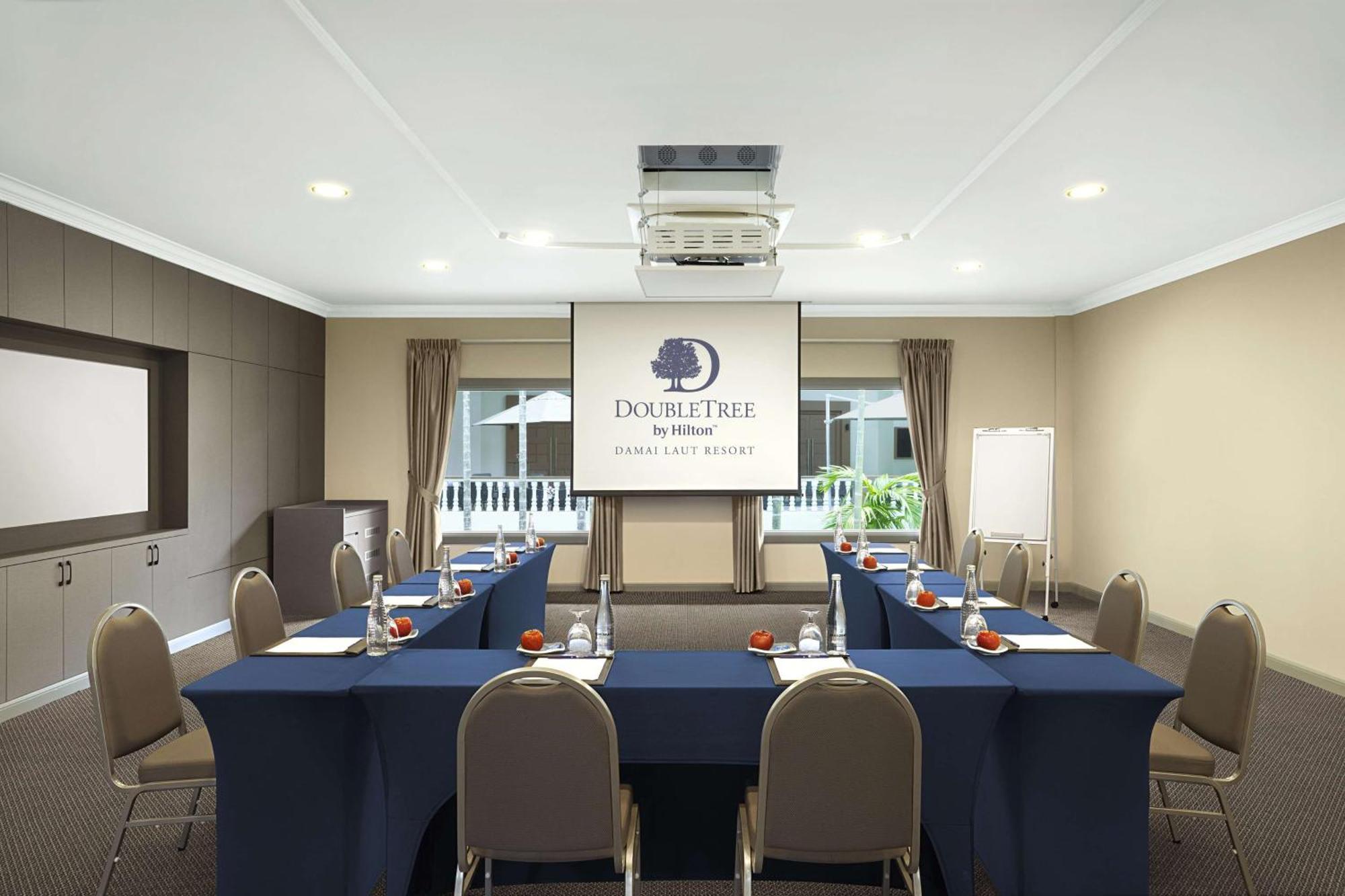 Hotel Doubletree By Hilton Damai Laut Lumut Esterno foto