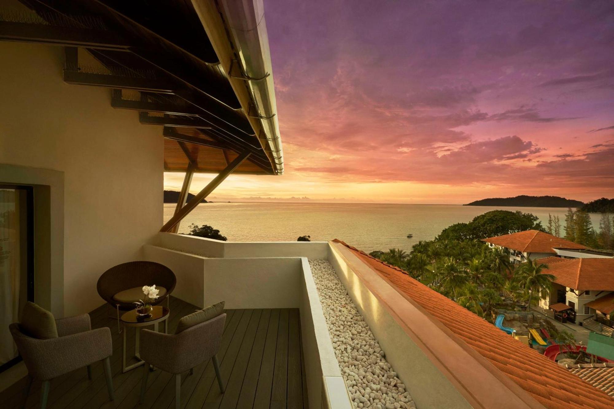 Hotel Doubletree By Hilton Damai Laut Lumut Esterno foto