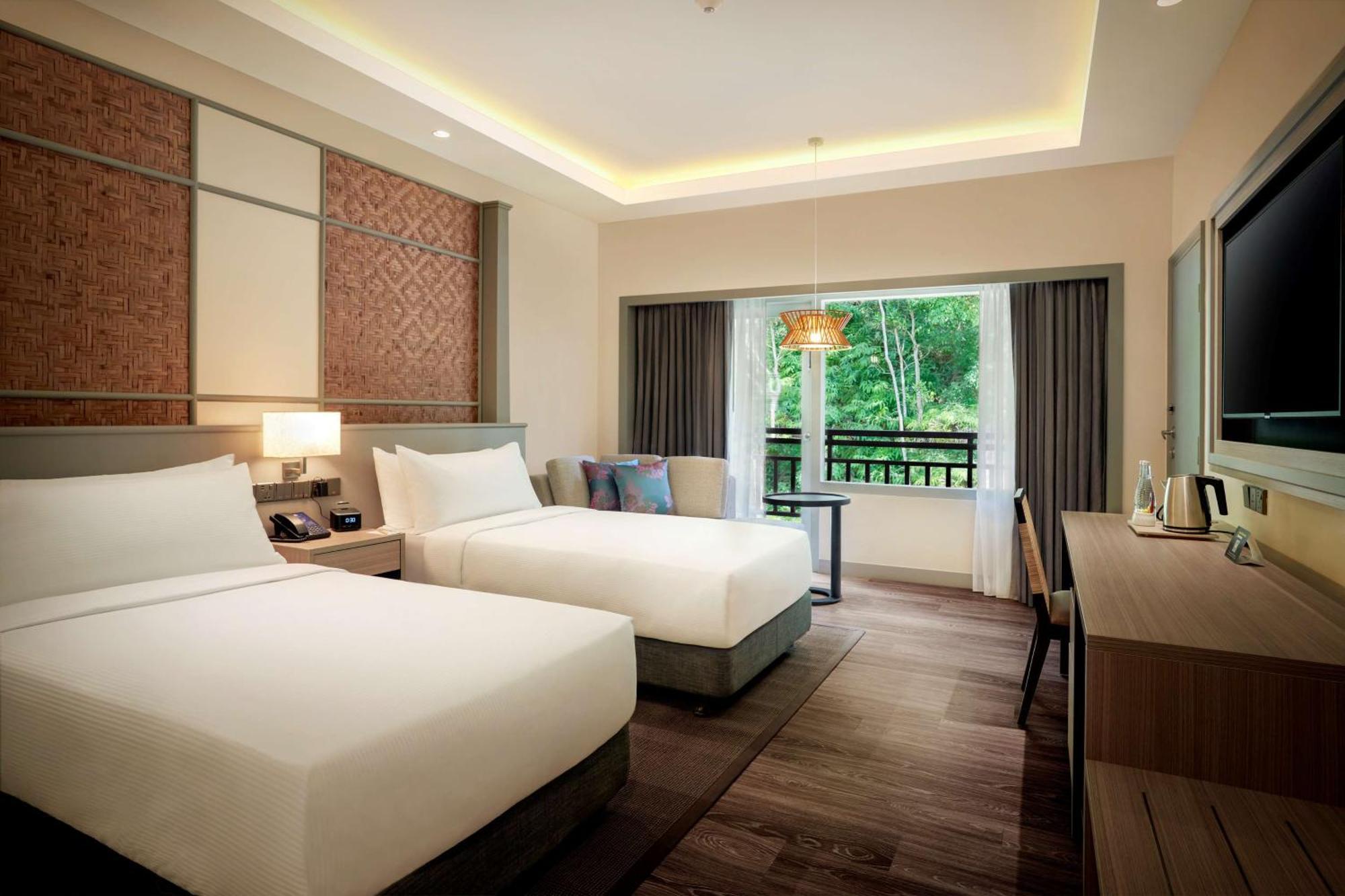 Hotel Doubletree By Hilton Damai Laut Lumut Esterno foto