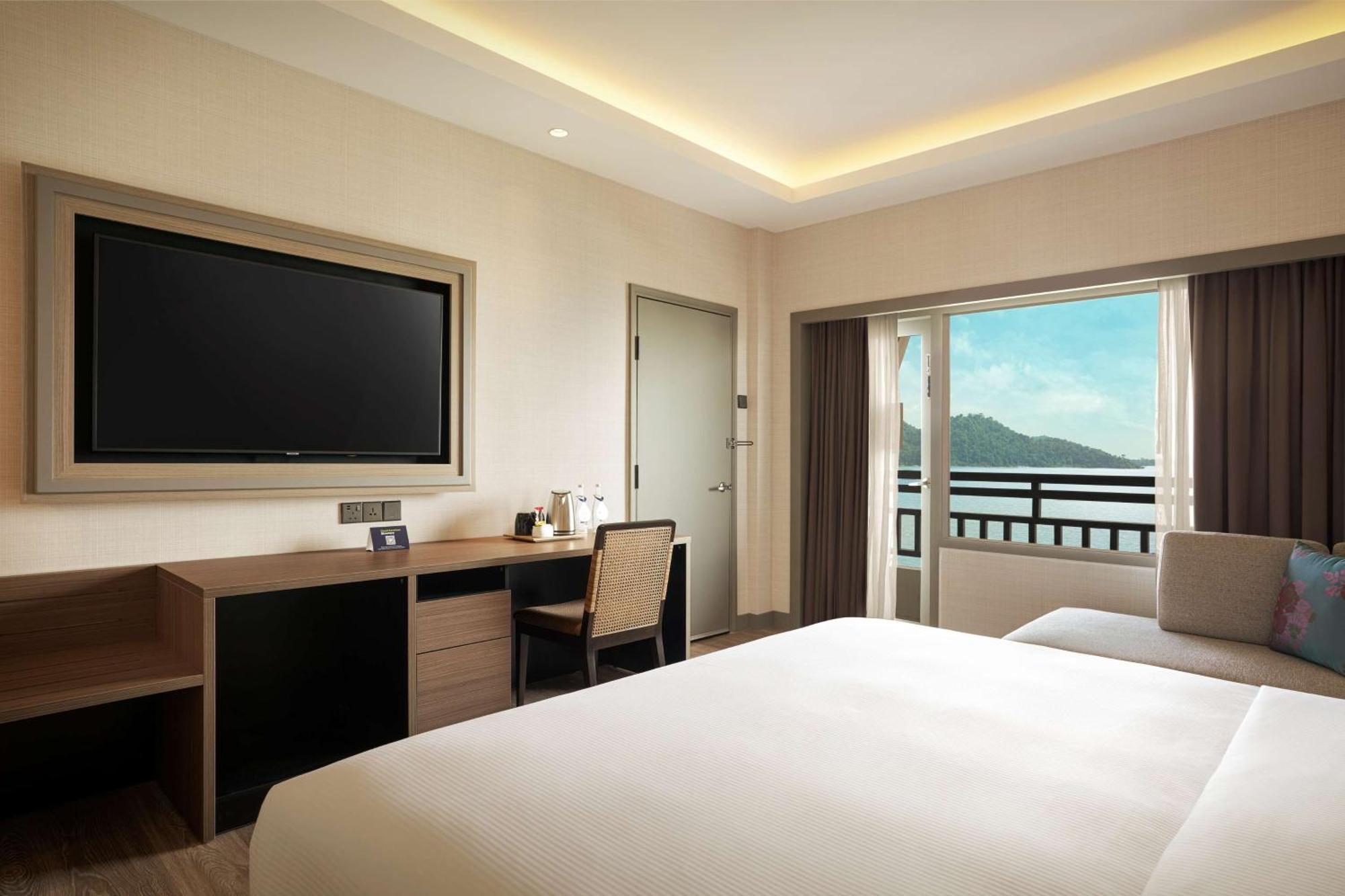 Hotel Doubletree By Hilton Damai Laut Lumut Esterno foto