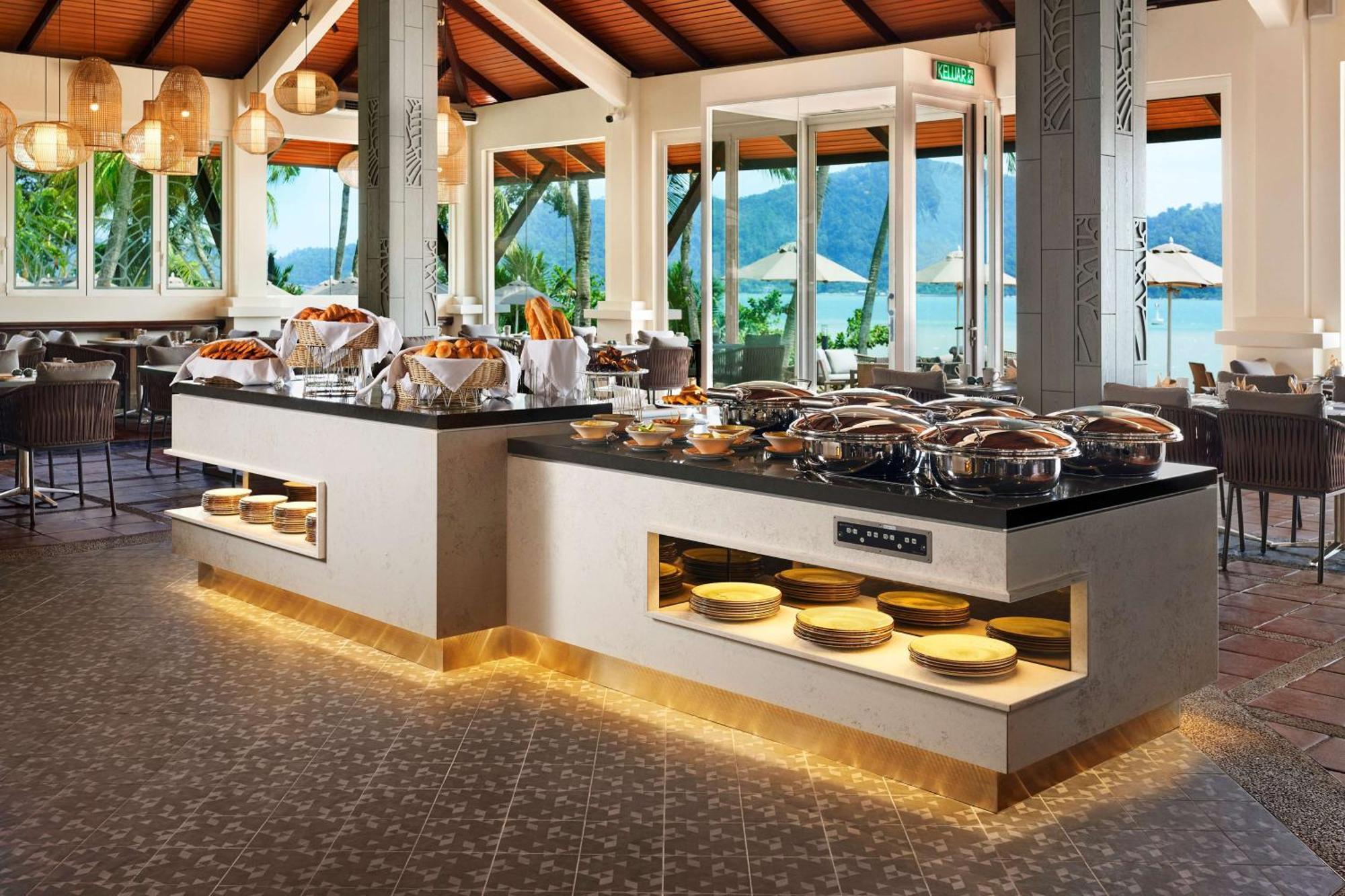 Hotel Doubletree By Hilton Damai Laut Lumut Esterno foto