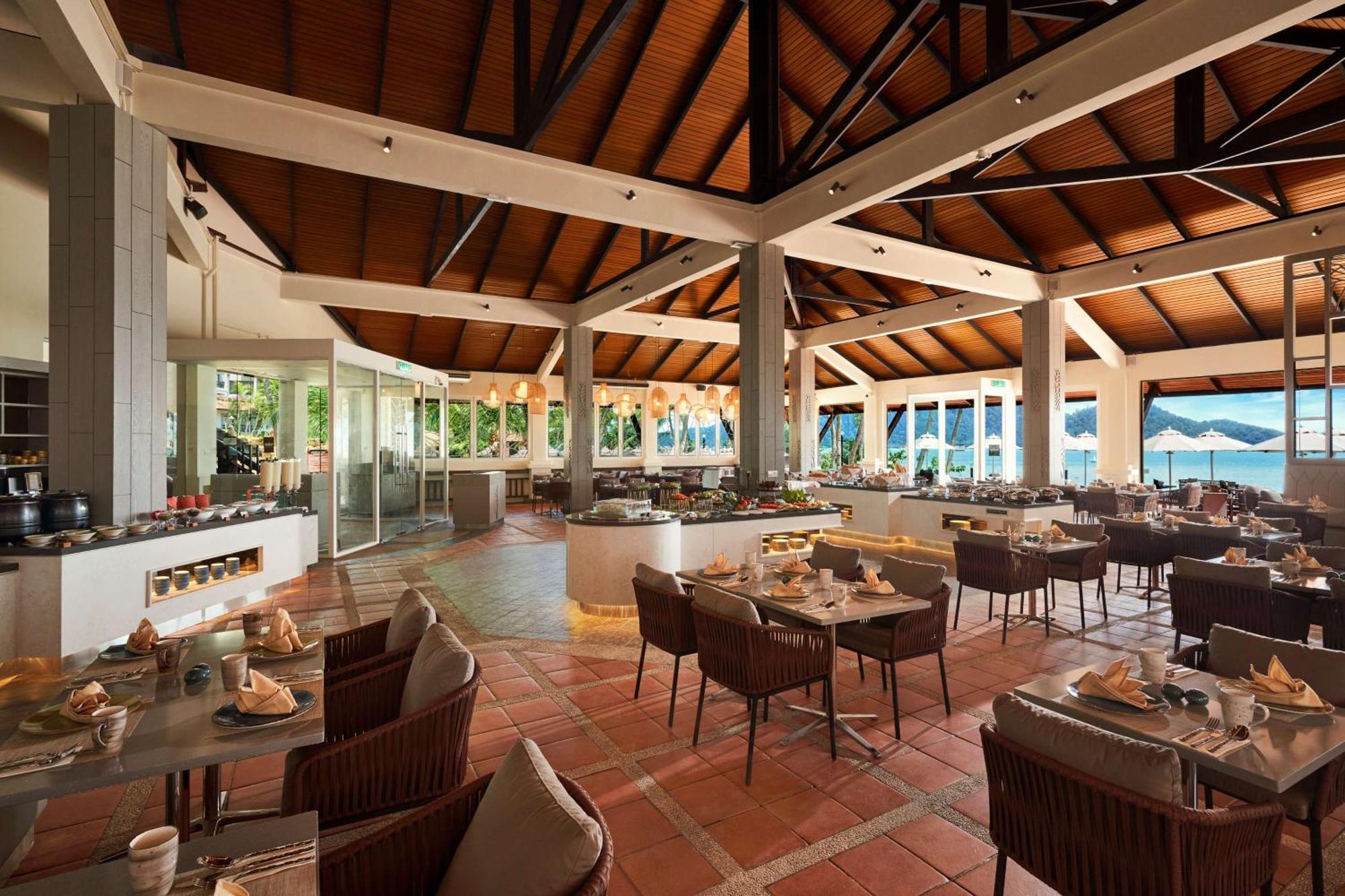 Hotel Doubletree By Hilton Damai Laut Lumut Esterno foto