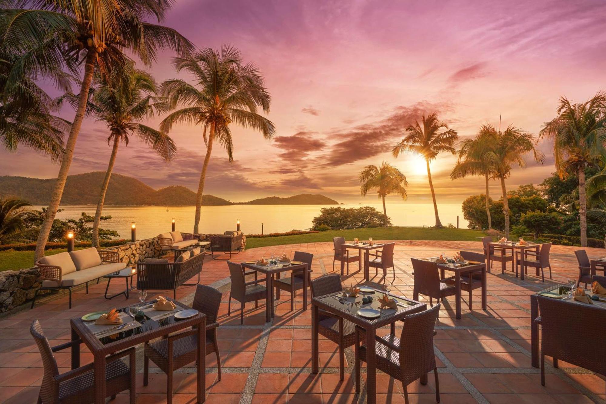 Hotel Doubletree By Hilton Damai Laut Lumut Esterno foto