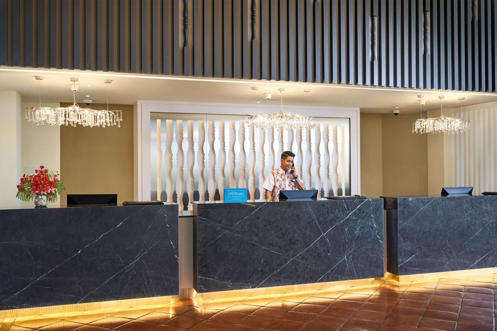 Hotel Doubletree By Hilton Damai Laut Lumut Esterno foto