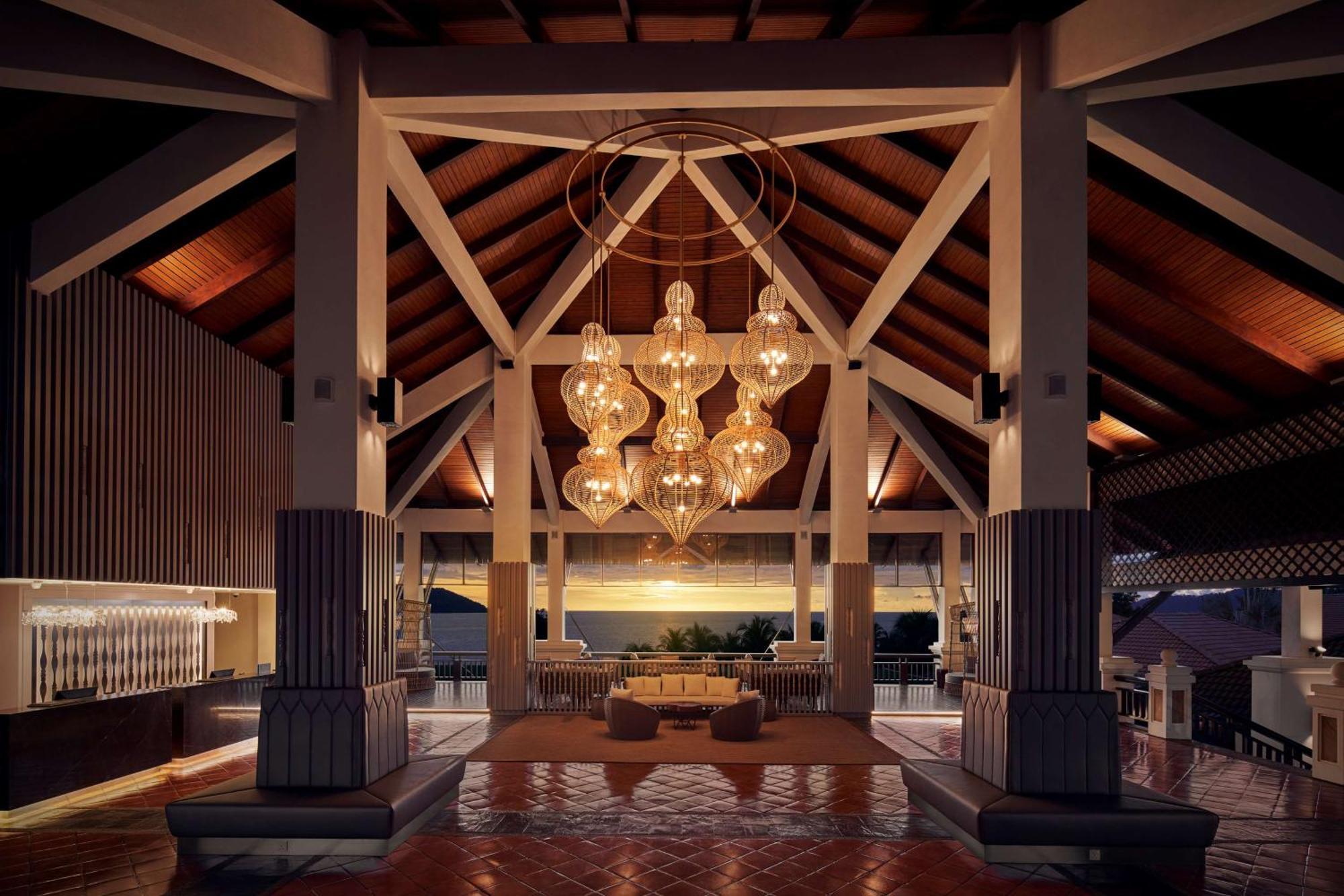 Hotel Doubletree By Hilton Damai Laut Lumut Esterno foto