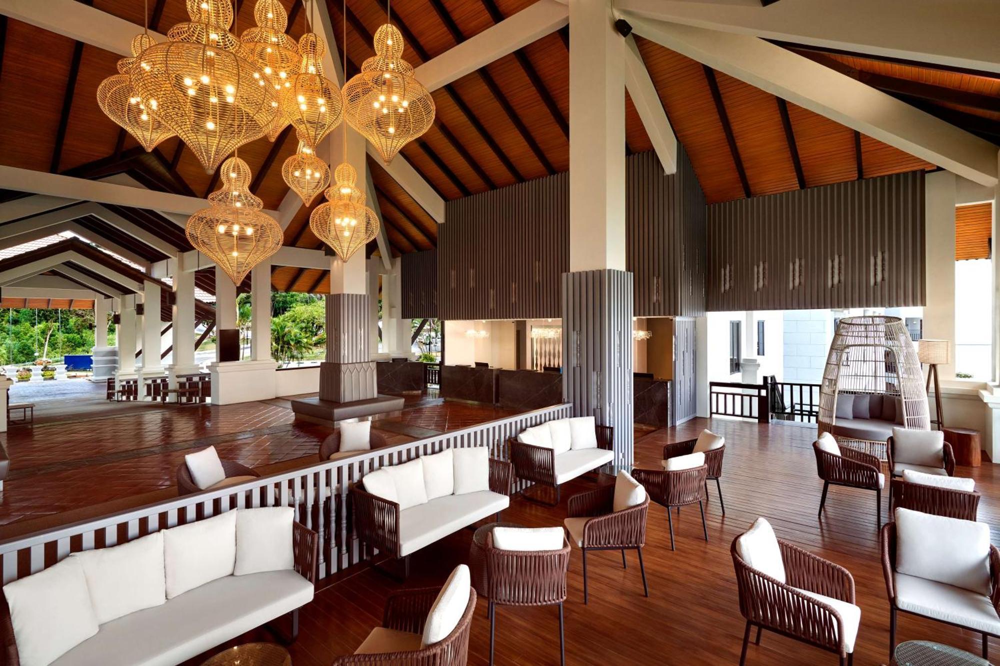Hotel Doubletree By Hilton Damai Laut Lumut Esterno foto