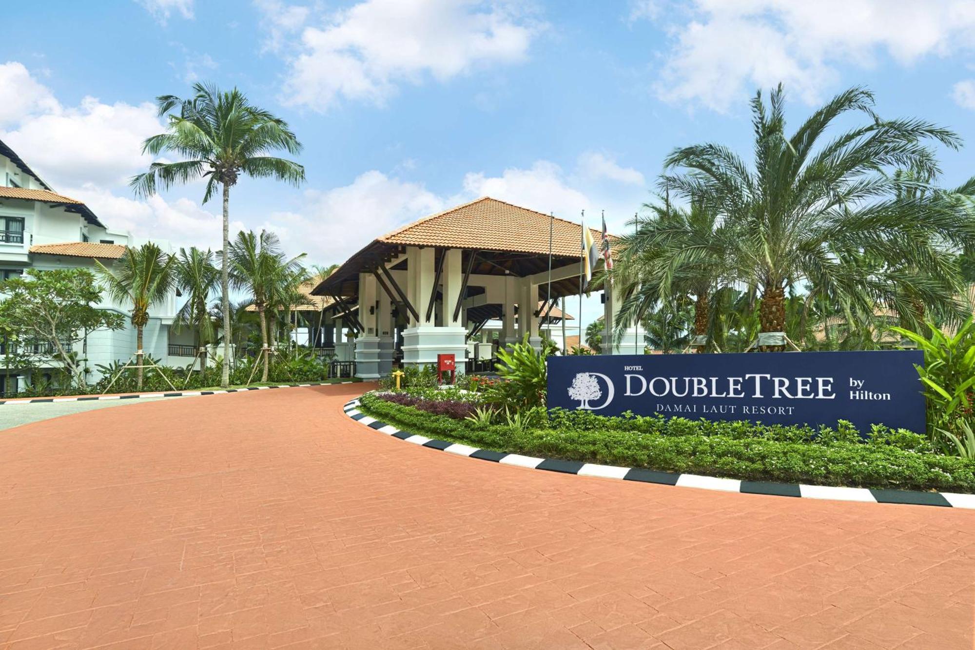 Hotel Doubletree By Hilton Damai Laut Lumut Esterno foto