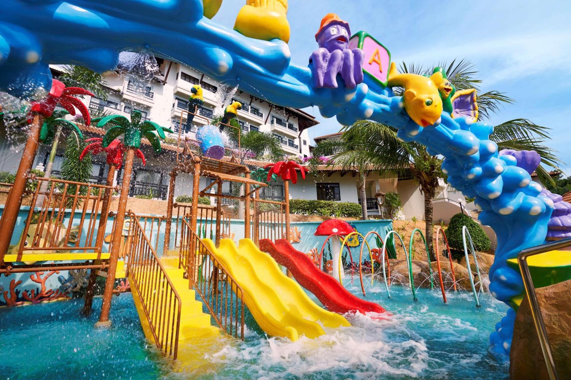 Hotel Doubletree By Hilton Damai Laut Lumut Esterno foto