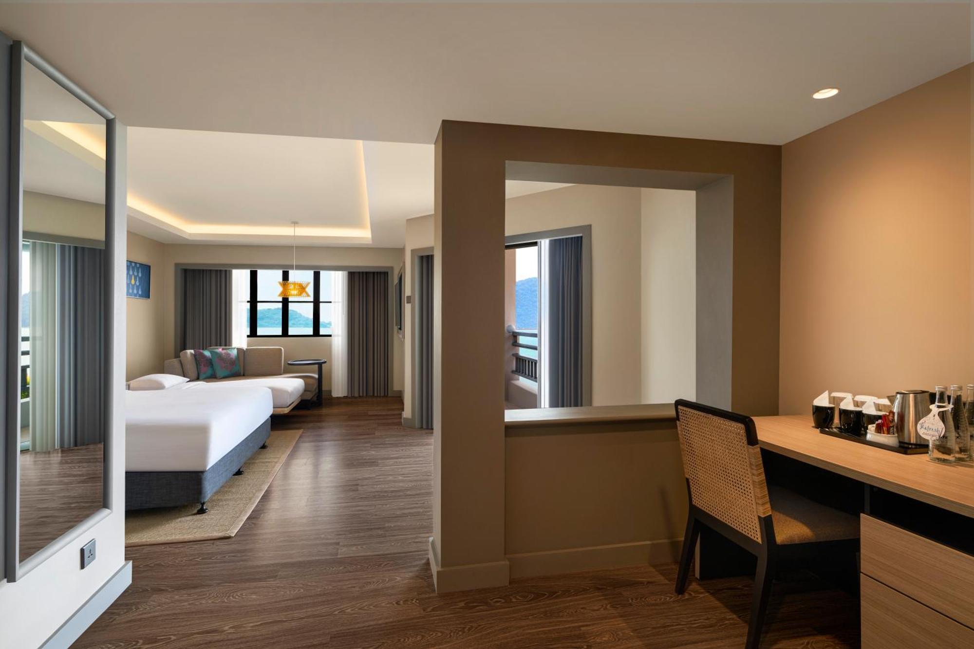 Hotel Doubletree By Hilton Damai Laut Lumut Esterno foto