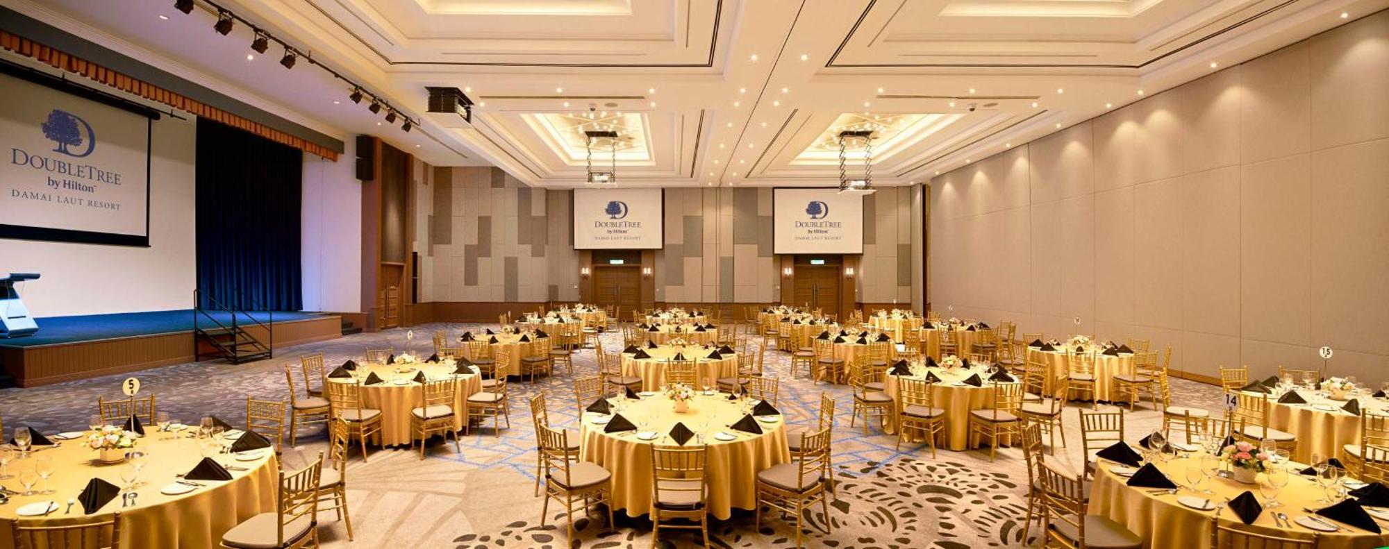 Hotel Doubletree By Hilton Damai Laut Lumut Esterno foto