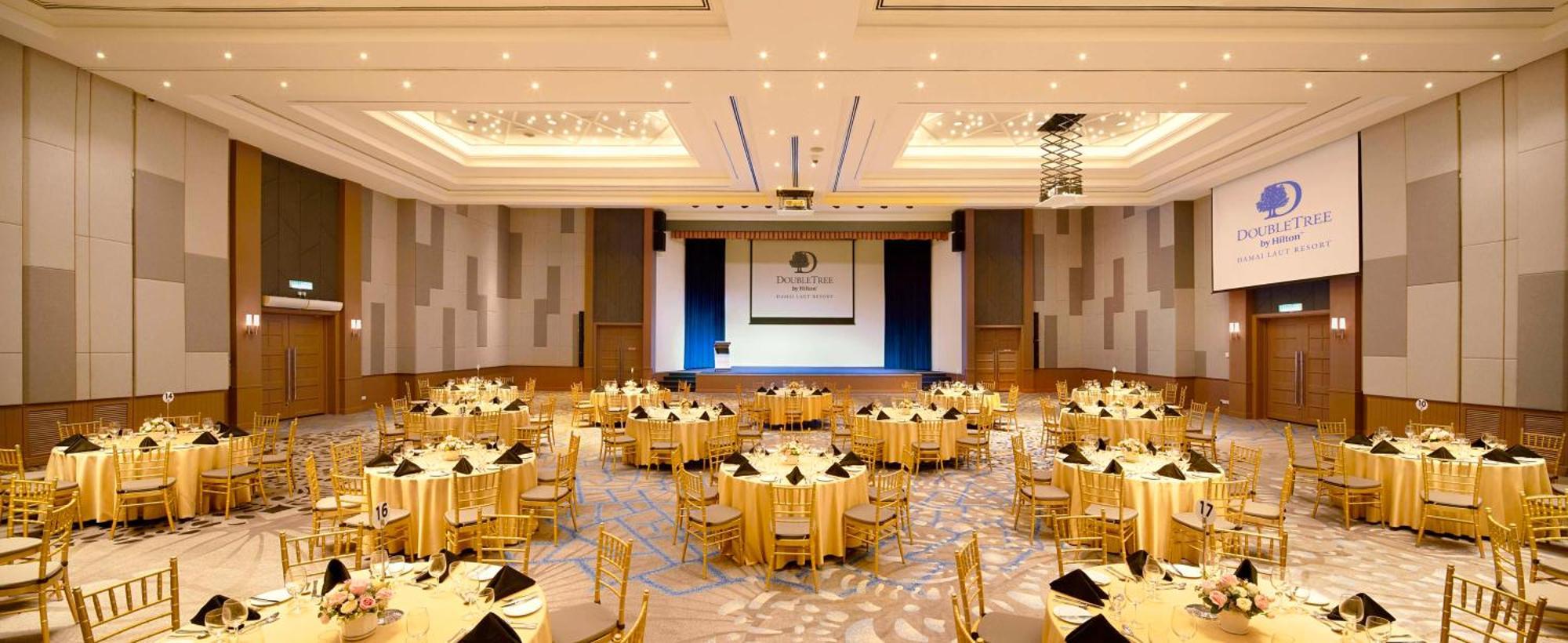 Hotel Doubletree By Hilton Damai Laut Lumut Esterno foto